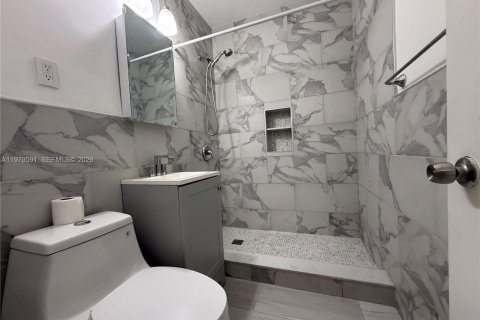 Villa ou maison à louer à Miami, Floride: 2 chambres, 199.93 m2 № 2047942 - photo 8