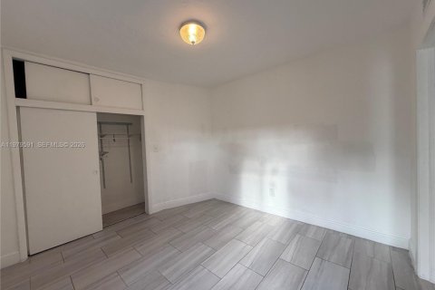 Villa ou maison à louer à Miami, Floride: 2 chambres, 199.93 m2 № 2047942 - photo 7