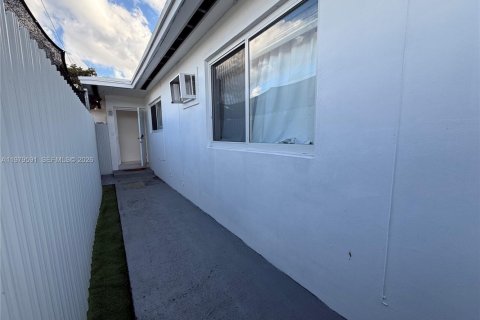 Villa ou maison à louer à Miami, Floride: 2 chambres, 199.93 m2 № 2047942 - photo 14