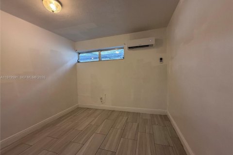 Villa ou maison à louer à Miami, Floride: 2 chambres, 199.93 m2 № 2047942 - photo 9