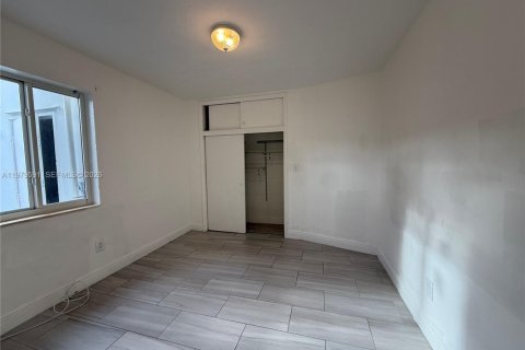 Villa ou maison à louer à Miami, Floride: 2 chambres, 199.93 m2 № 2047942 - photo 6