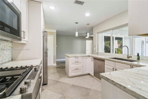 Villa ou maison à louer à Pompano Beach, Floride: 3 chambres, 170.29 m2 № 1946020 - photo 30