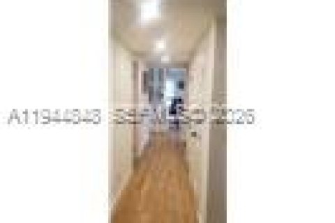 Villa ou maison à louer à Miami, Floride: 3 chambres, 144.56 m2 № 2001504 - photo 17