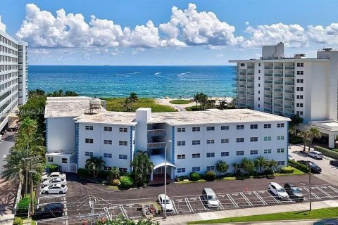 Condominio en Pompano Beach, Florida, 2 dormitorios  № 2048073