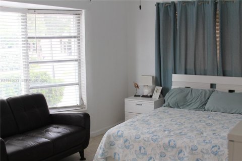 Condominio en venta en Pompano Beach, Florida, 2 dormitorios, 82.68 m2 № 2048073 - foto 11