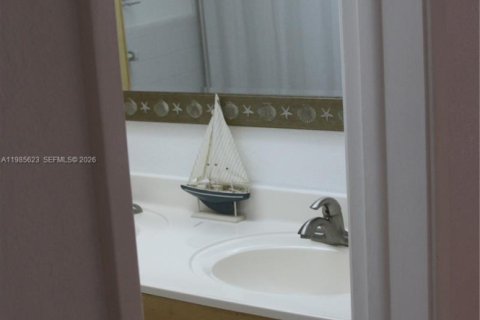 Condominio en venta en Pompano Beach, Florida, 2 dormitorios, 82.68 m2 № 2048073 - foto 14