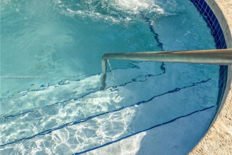 Condominio en alquiler en Miami, Florida, 1 dormitorio, 76.64 m2 № 2060042 - foto 27