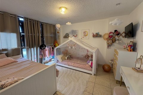 Copropriété à vendre à Hallandale Beach, Floride: 2 chambres, 104.98 m2 № 2018262 - photo 7