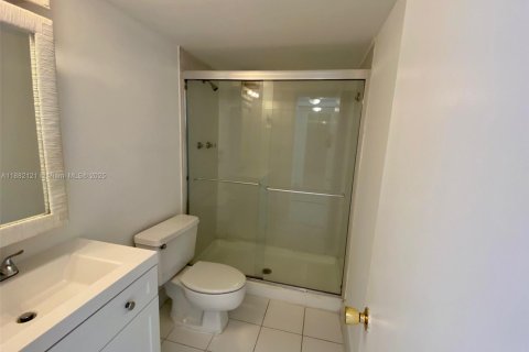 Copropriété à vendre à Hallandale Beach, Floride: 2 chambres, 104.98 m2 № 2018262 - photo 12
