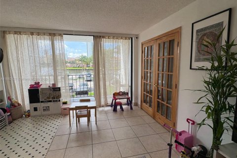 Copropriété à vendre à Hallandale Beach, Floride: 2 chambres, 104.98 m2 № 2018262 - photo 4