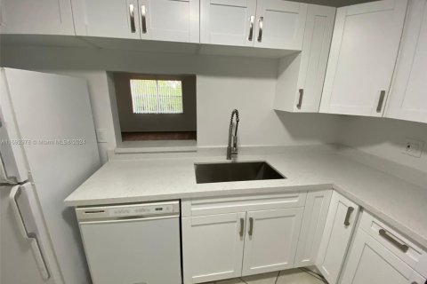 Condo in Deerfield Beach, Florida, 2 bedrooms  № 1920797 - photo 3