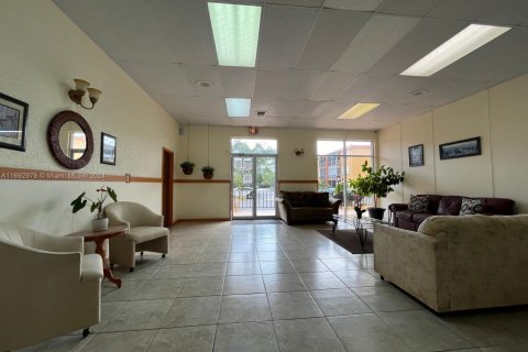 Condo in Deerfield Beach, Florida, 2 bedrooms  № 1920797 - photo 28
