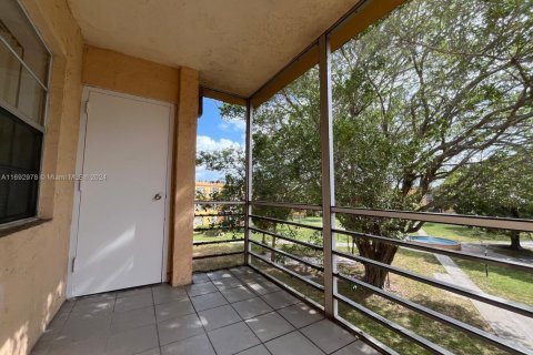 Condo in Deerfield Beach, Florida, 2 bedrooms  № 1920797 - photo 24