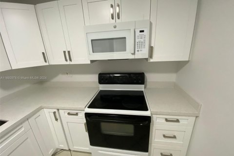 Condo in Deerfield Beach, Florida, 2 bedrooms  № 1920797 - photo 4