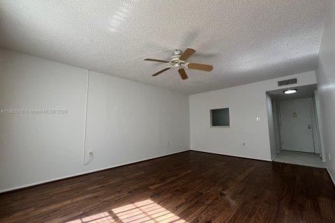 Condo in Deerfield Beach, Florida, 2 bedrooms  № 1920797 - photo 7