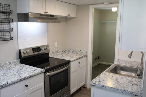 House in Tampa, Florida 2 bedrooms, 69.49 sq.m. № 1913155 - photo 7