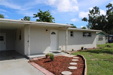 House in Tampa, Florida 2 bedrooms, 69.49 sq.m. № 1913155 - photo 1