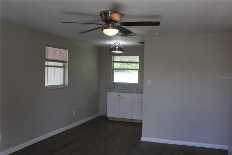 House in Tampa, Florida 2 bedrooms, 69.49 sq.m. № 1913155 - photo 5