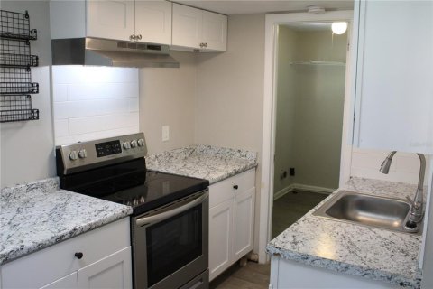 House in Tampa, Florida 2 bedrooms, 69.49 sq.m. № 1913155 - photo 8