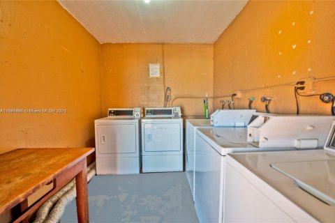Condo in Miami, Florida, 1 bedroom  № 1847608 - photo 13