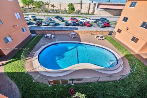 Condo in Miami, Florida, 1 bedroom  № 1847608 - photo 7