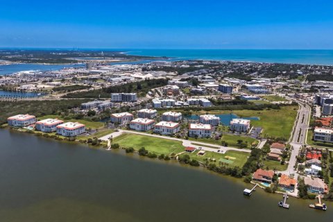 Immobilier commercial à Cape Canaveral, Floride № 2276196