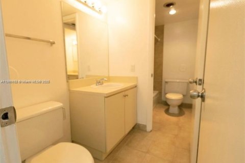 Condo in Pembroke Pines, Florida, 1 bedroom  № 1939121 - photo 7