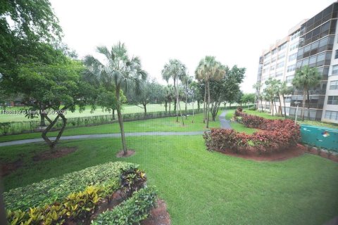 Condo in Pembroke Pines, Florida, 1 bedroom  № 1939121 - photo 8