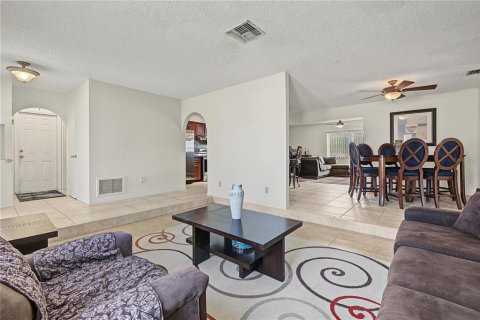 House in Tarpon Springs, Florida 3 bedrooms, 179.49 sq.m. № 2393710 - photo 5