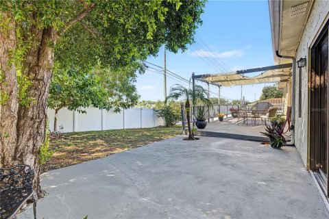 House in Tarpon Springs, Florida 3 bedrooms, 179.49 sq.m. № 2393710 - photo 28
