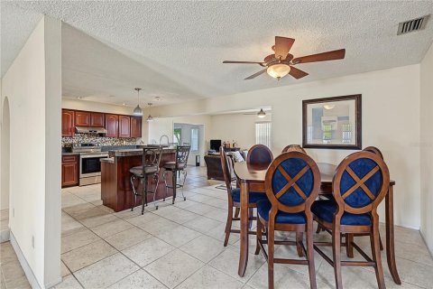 House in Tarpon Springs, Florida 3 bedrooms, 179.49 sq.m. № 2393710 - photo 13