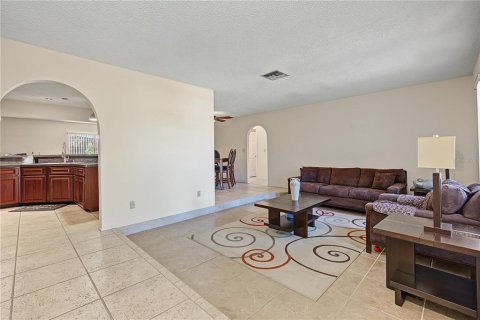 House in Tarpon Springs, Florida 3 bedrooms, 179.49 sq.m. № 2393710 - photo 6