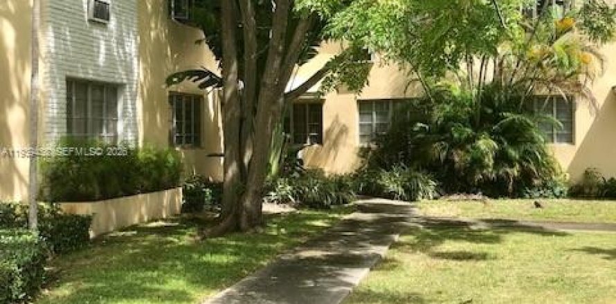 Apartment in Coral Gables, Florida 1 bedroom, 65.03 sq.m. № 1997391