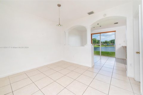 Touwnhouse à vendre à Homestead, Floride: 3 chambres, 120.96 m2 № 1863533 - photo 12