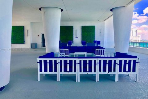 Condominio en alquiler en Miami, Florida, 1 dormitorio, 78.13 m2 № 1944407 - foto 18