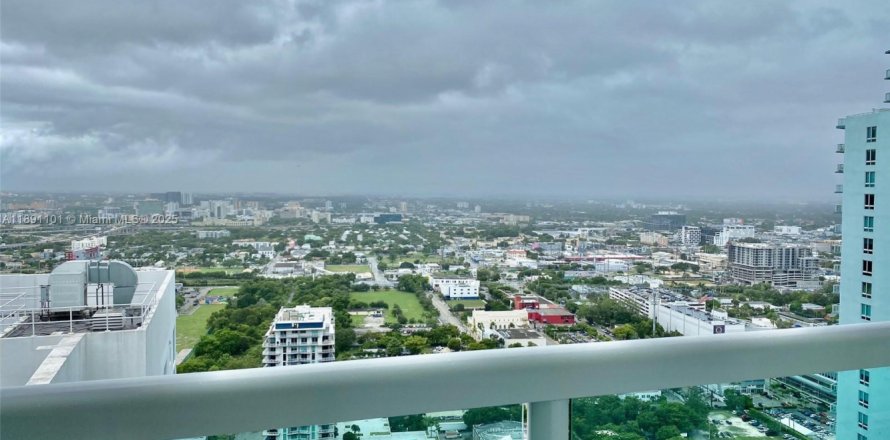 Condominio en Miami, Florida, 1 dormitorio  № 1944407