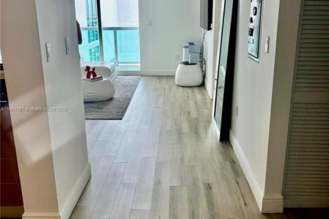 Condominio en alquiler en Miami, Florida, 1 dormitorio, 78.13 m2 № 1944407 - foto 2