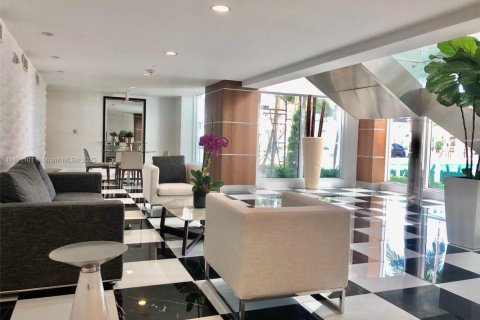 Condominio en alquiler en Miami, Florida, 1 dormitorio, 78.13 m2 № 1944407 - foto 10