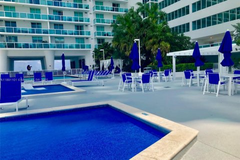 Condominio en alquiler en Miami, Florida, 1 dormitorio, 78.13 m2 № 1944407 - foto 24