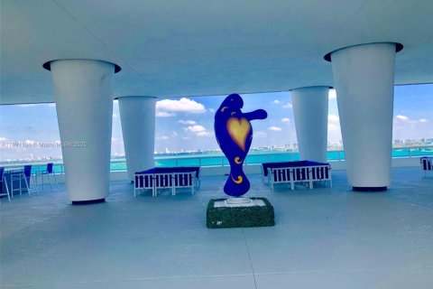 Condominio en alquiler en Miami, Florida, 1 dormitorio, 78.13 m2 № 1944407 - foto 17