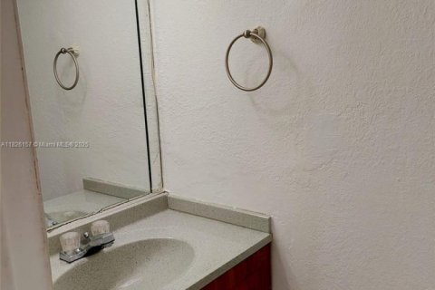 Apartment in Hialeah, Florida 1 bedroom, 75.25 sq.m. № 1794461 - photo 8