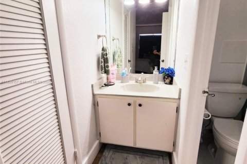 Apartment in Hialeah, Florida 1 bedroom, 75.25 sq.m. № 1794461 - photo 10