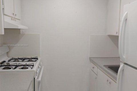 Apartment in Hialeah, Florida 1 bedroom, 75.25 sq.m. № 1794461 - photo 7