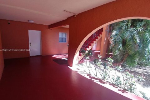 Apartment in Hialeah, Florida 1 bedroom, 75.25 sq.m. № 1794461 - photo 1