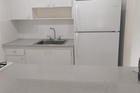 Apartment in Hialeah, Florida 1 bedroom, 75.25 sq.m. № 1794461 - photo 6