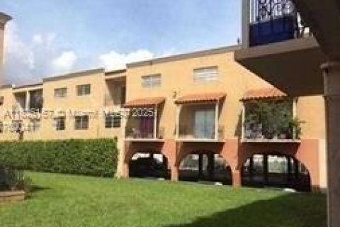 Apartment in Hialeah, Florida 1 bedroom, 75.25 sq.m. № 1794461 - photo 2