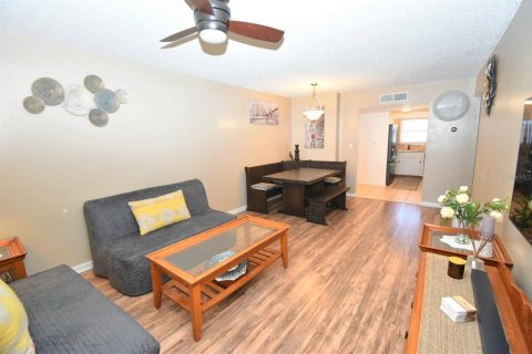 Condominio en venta en Clearwater, Florida, 2 dormitorios, 89.93 m2 № 1552499 - foto 11