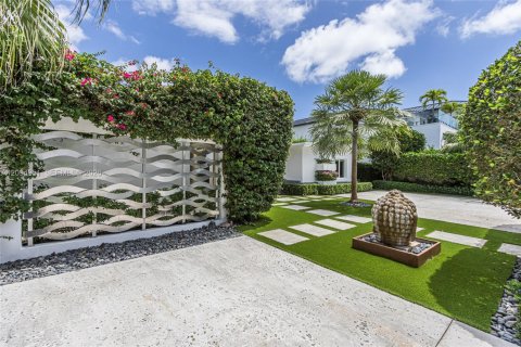House in Fort Lauderdale, Florida 3 bedrooms, 221.2 sq.m. № 2399653 - photo 9