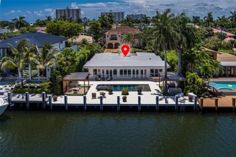 House in Fort Lauderdale, Florida 3 bedrooms, 221.2 sq.m. № 2399653