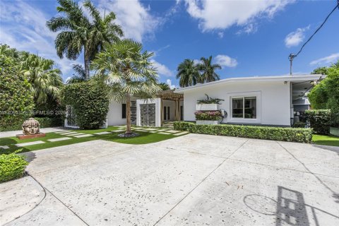 House in Fort Lauderdale, Florida 3 bedrooms, 221.2 sq.m. № 2399653 - photo 7